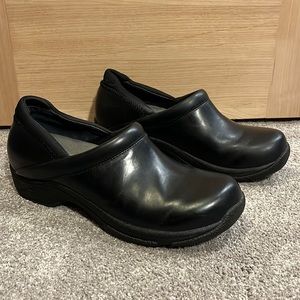 💖Dansko Kelsey Black Leather Clogs